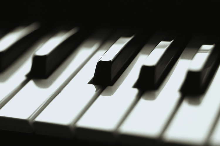 piano-keys-1tkura4.jpg