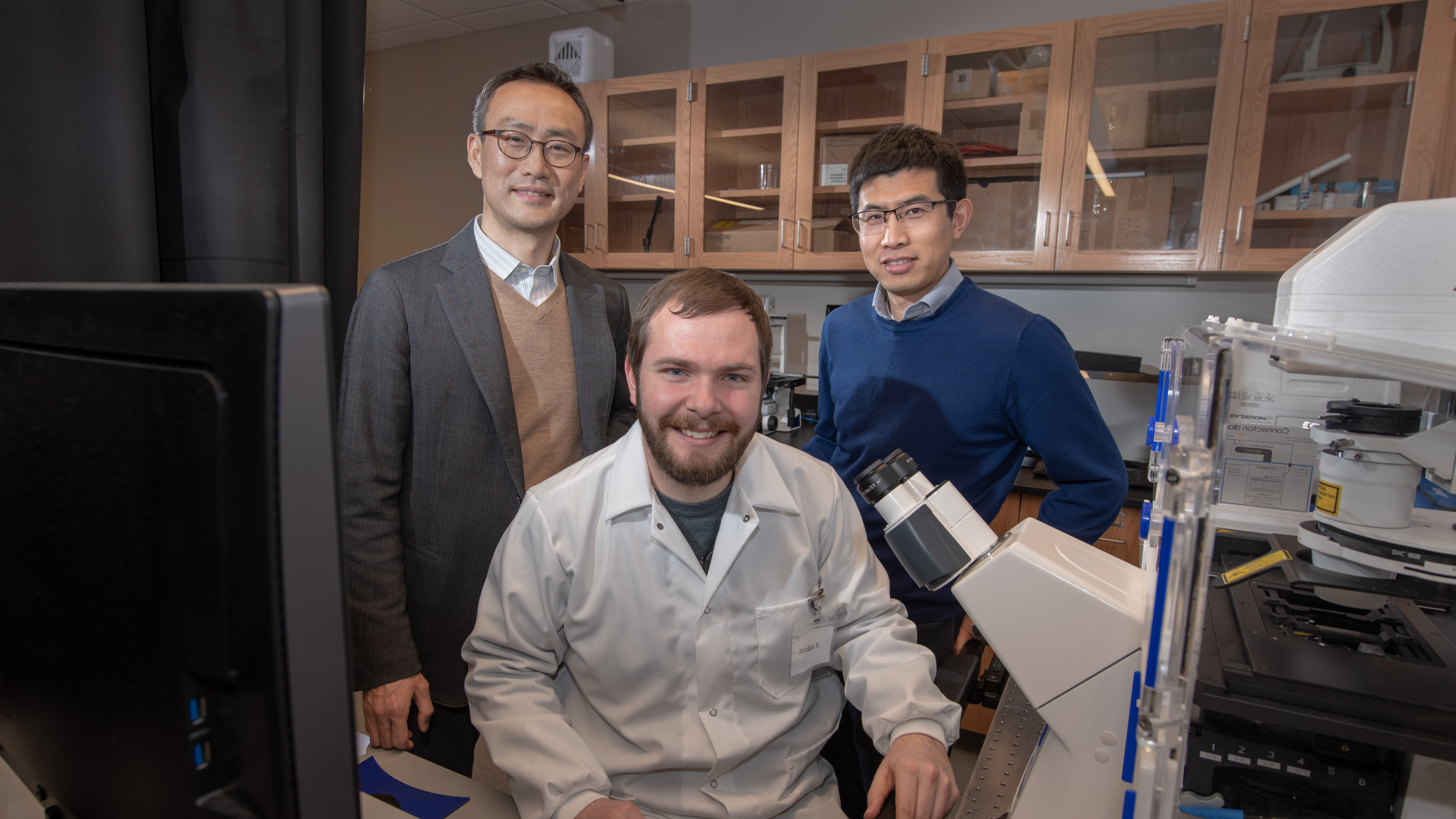Drs. Ruiguo Yang (right) and Jung Yul Lim (left) and a team of graduate students are hoping its cell-stretching research will lead new understandings of how cells react to mechanical stimuli so that those expanded pathways might someday aid in fighting ca