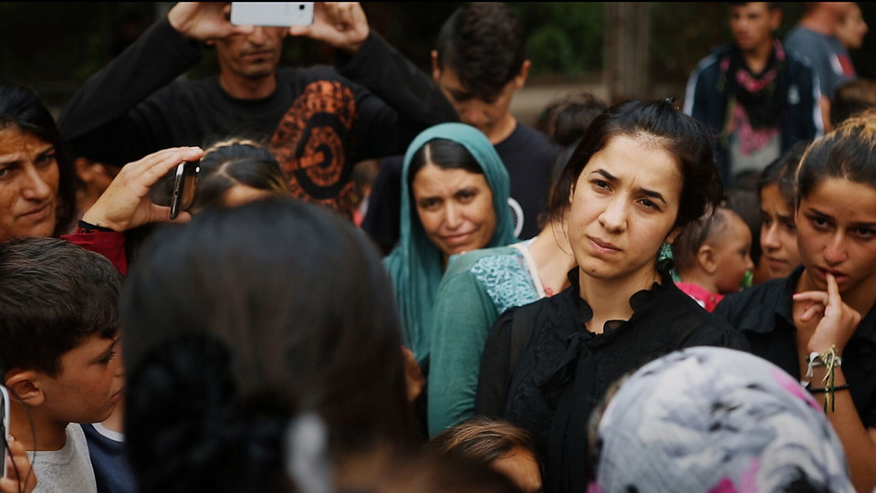 The documentary “On Her Shoulders” follows the life of 23-year-old Nadia Murad from giving testimony before the United Nations to visiting refugee camps, from soul-bearing media interviews to one-on-one meetings with top government officials.