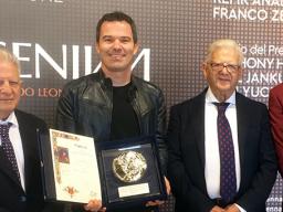 Francisco Souto (second from left) receives the Lorenzo il Magnifico Award for works on paper at the XIIth edition of the Florence Biennale in Italy.
