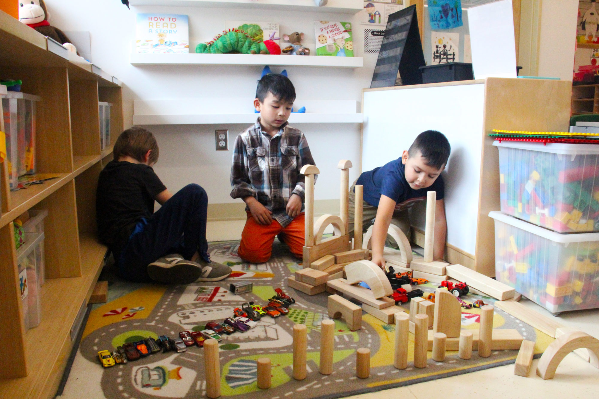 Students enjoy play, an important facet of their day, in Sara Stevens’ kindergarten class. Students have at least 40 minutes a day to play during what’s called “Play to Learn” time. Photo: Jackie Mader/The Hechinger Report