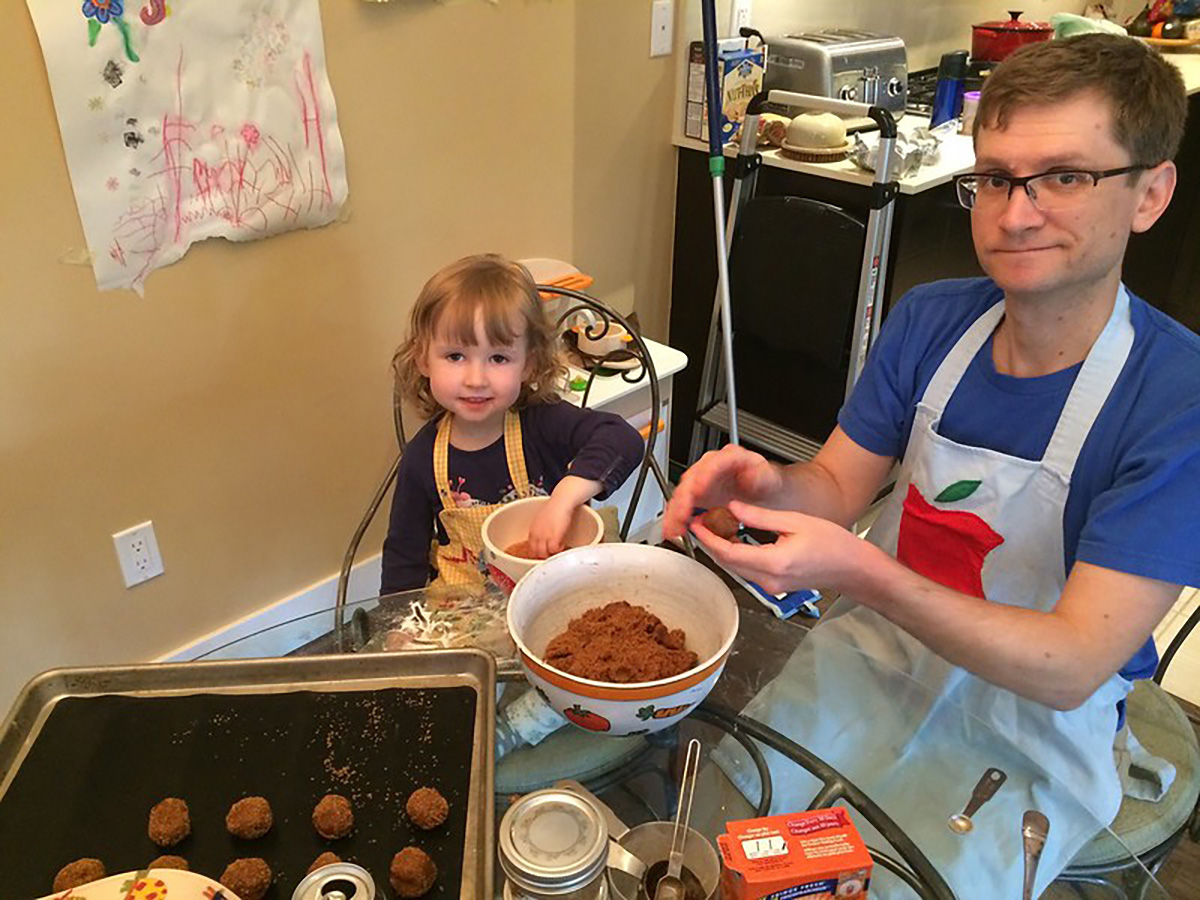 Baking with daddy. (Photo by Cacaye on Flickr)