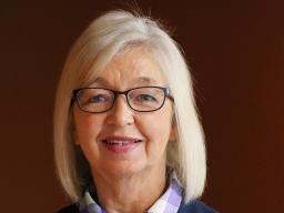 Extension Educator Karen Wobig received Nebraska Extension's 2020 Chester I. Walters "Extra Mile" Award