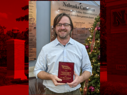 Dirac Twidwell receives the Nebraska Range & Conservation Endowment award from the Nebraska Cattlemen.