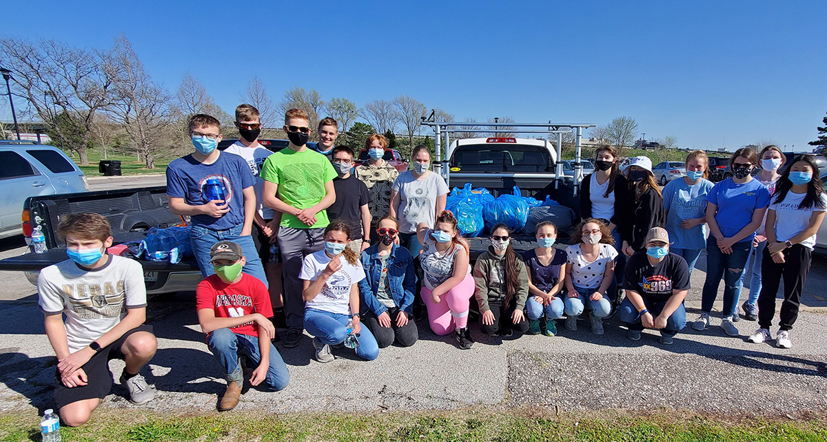 Teen Council picked up litter at Oak Lake Park in spring 2021.