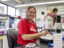 Incoming first-year student Ahn Le works in a research lab at UNL. Mike Jackson | Student Affairs 
