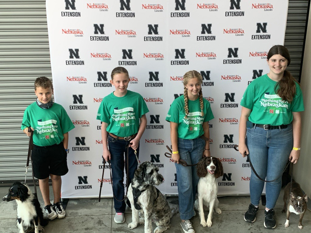 4 on the Floor club members at the 2021 State 4-H Dog Show