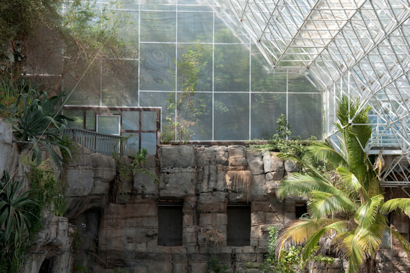 Dana Fritz, “Ocean Cliffs, Biosphere 2,” 16 x 24” archival pigment print, 2011.