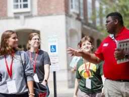 Orientation leader Jayven Brandt shares his experiences as a Husker with incoming freshmen outside the Nebraska Union in June 2021. 