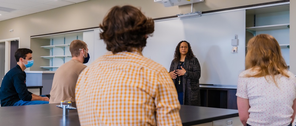 Dr. Ortiz weaves conversations about racial and socioeconomic disparities into her epidemiology courses to broaden students’ perspectives. (Image credit: Diana Ortiz)