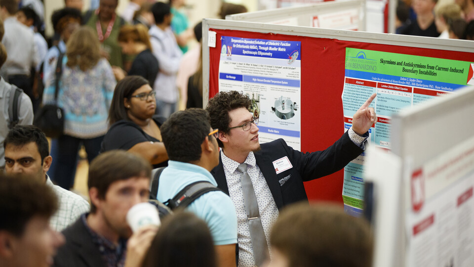 A student presents research at the Nebraska Summer Research Symposium in 2019.// University Communications