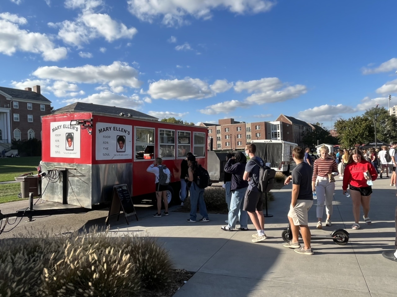 Students place orders Mary Ellen's at the 2021 Food Truck Festival outside the Willa Cather Dining Complex. [Student Affairs]