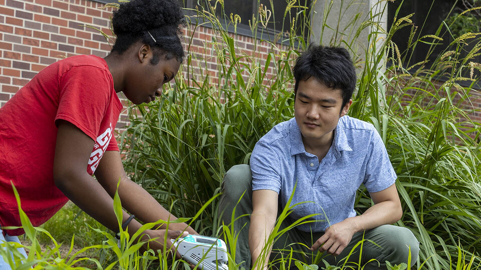  Clementine Ewomsan, a member of the STEM-POWER Research Program’s 2022 summer cohort, works with Yuguo Yang, a graduate student in biological sciences, during her summer research appointment. 