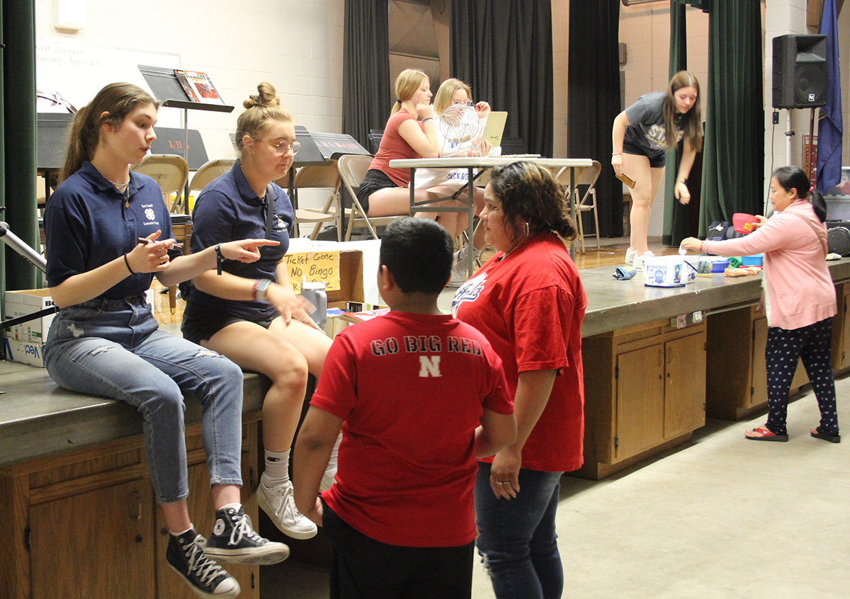 4-H Teen Council members ran bingo for adults.