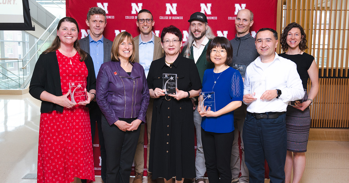 Group picture of award winners 