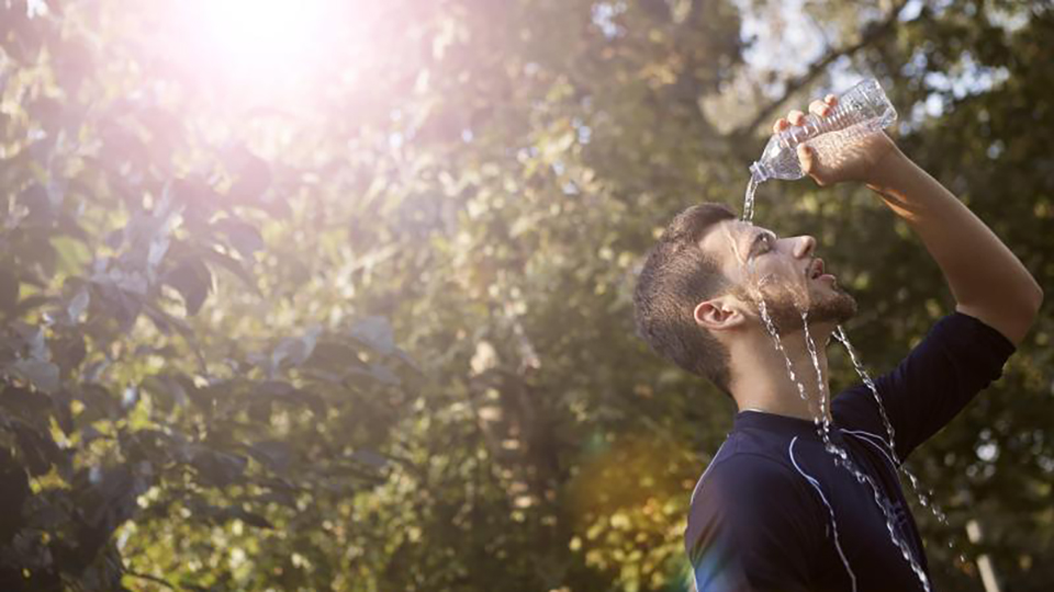 Stay hydrated with these summer tips. [pexels]