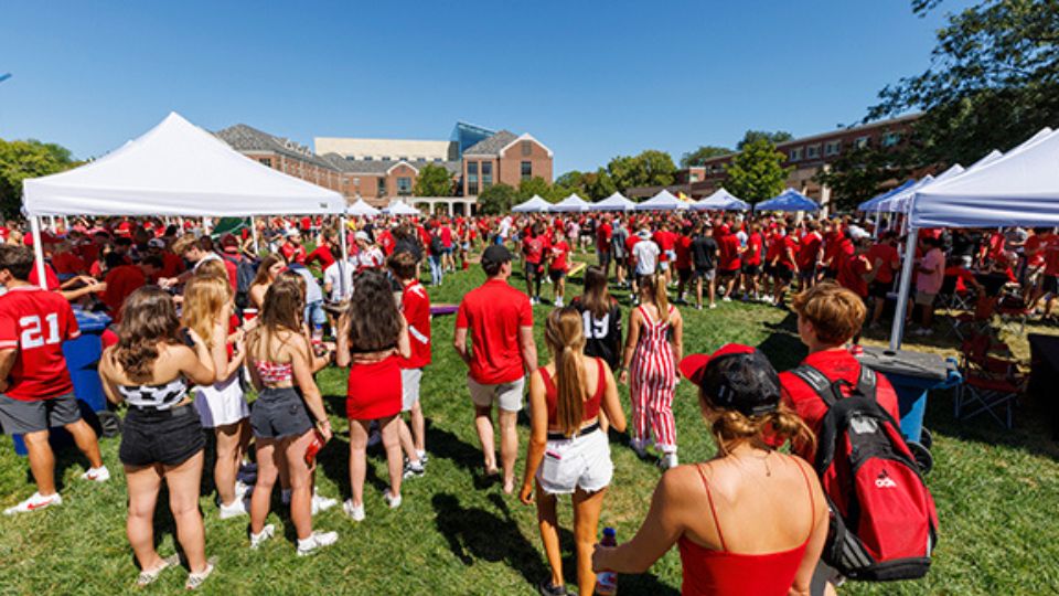 Sign your RSO up for free on-campus student tailgates.
