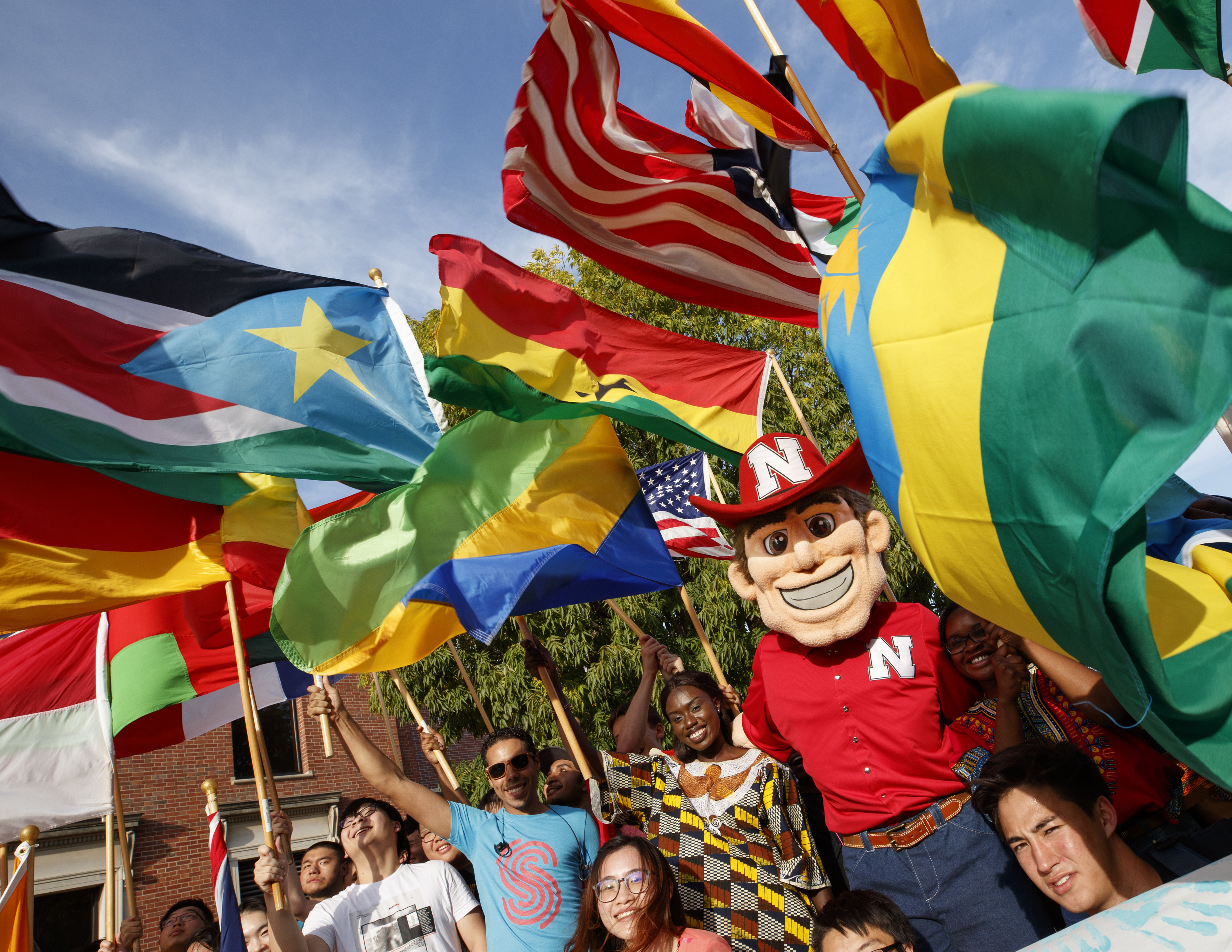 Herbie Alumni photo shoot with International Students. September 22, 2017. Photo by Craig Chandler / University Communication.