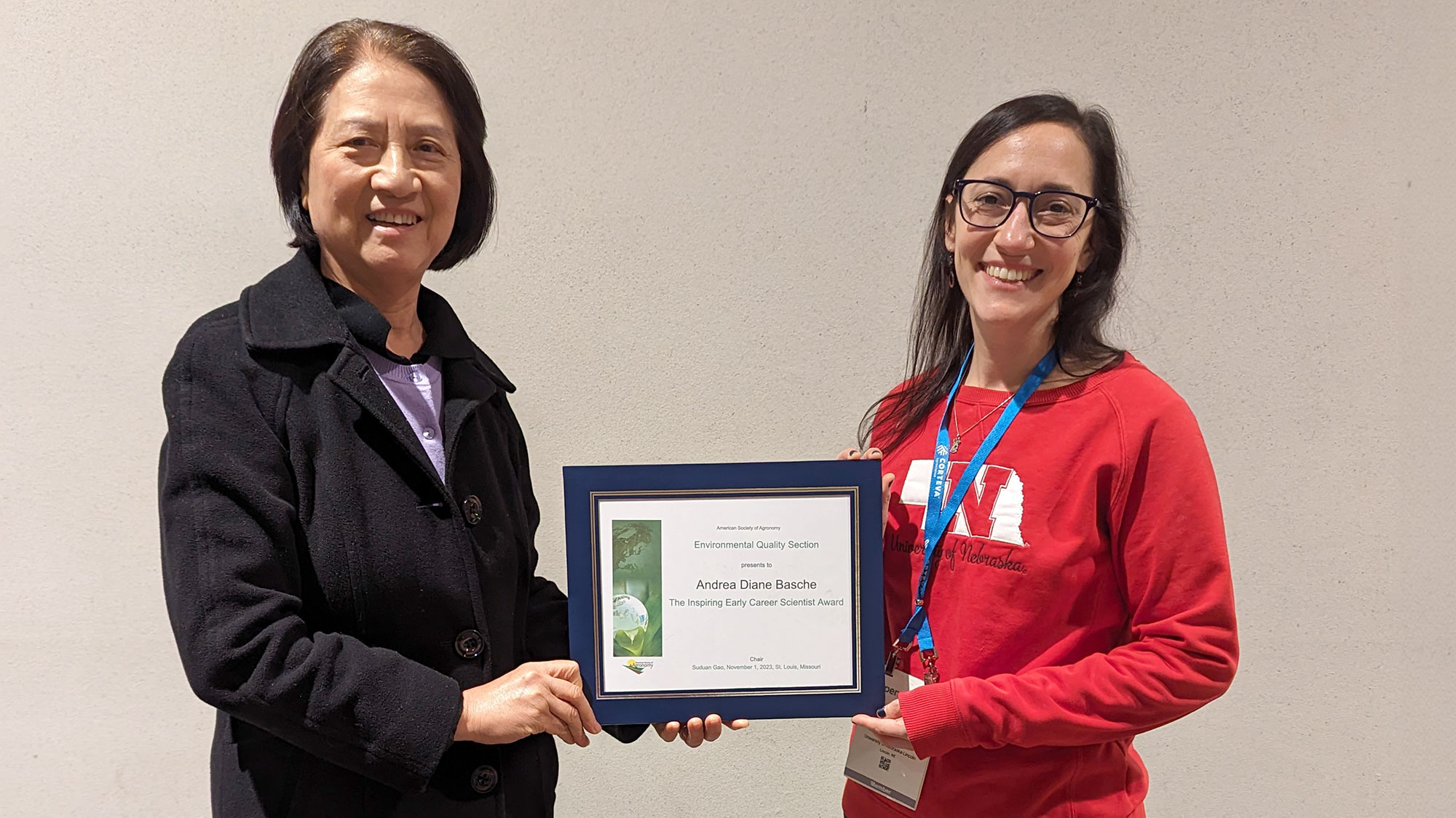 Suduan Gao, Chair of the Environmental Quality Section of the American Society of Agronomy (left), awards Andrea Basche the ASA EQS Inspiring Early Career Scientist Award at the ASA Awards Ceremony on Oct. 30 in St. Louis.