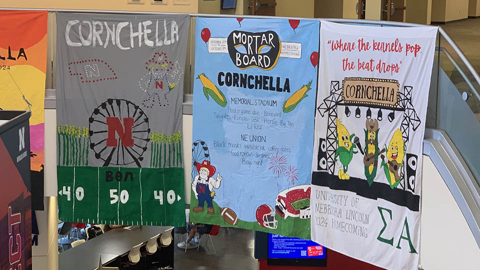 The banner by Mortar Board (shown in the center) won 1st Place in the RSO division.