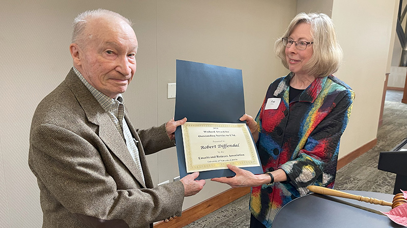 Robert Diffendal received the Wisherd Award for Outstanding Service. Patricia Crews (on the right), the chair of the Emeriti and Retirees Association. Photo courtesy of Bruce Mitchel