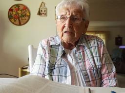 Delberta Peterson of Niobrara, NE, shares the story of crossing the Niobrara River on a rickety drawbridge during the 1952 floods.  Photo by Harley Stark 