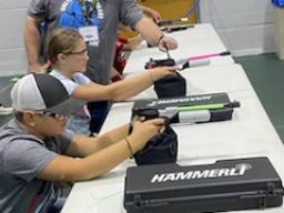 Using hands-on teaching tecniques for basic pistol.