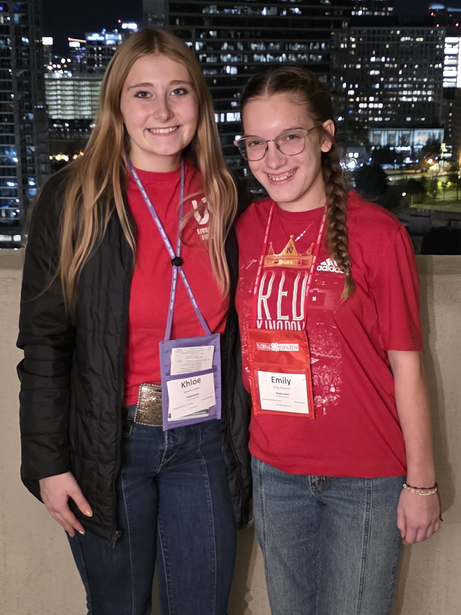 (L&ndash;R) Khloe Cuttlers and Emily Bauman