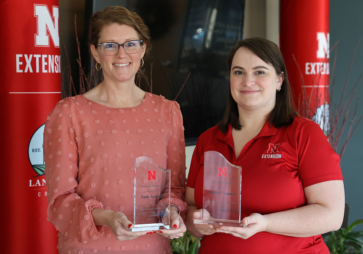 (L&ndash;R) Extension Educators Emily Gratopp and Kait Chapman