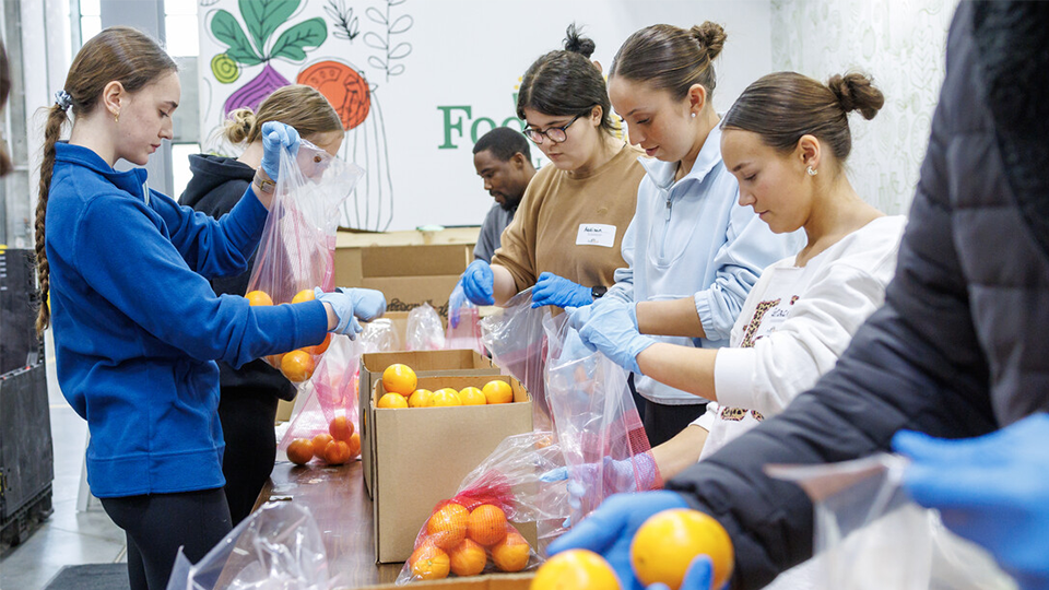 Student volunteers from UNL sort and package fresh fruit at the Food Bank of Lincoln.