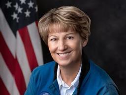 Eileen Collins come to Omaha to speak with local students (Image source: NASA Nebraska Space Grant)