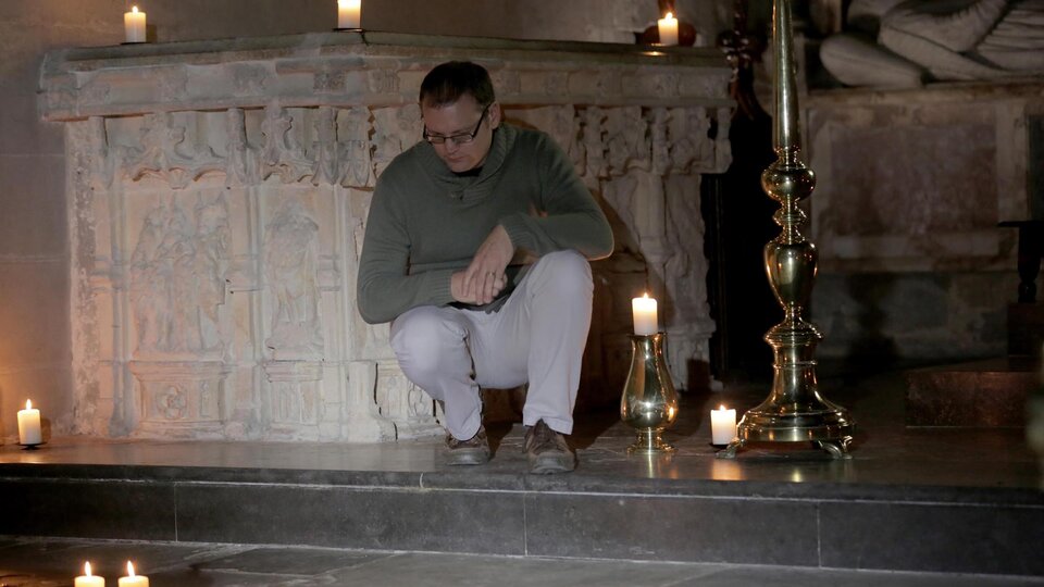Kevin Colls at the burial site of William Shakespeare at Holy Trinity in Stratford Upon Avon, U.K.
