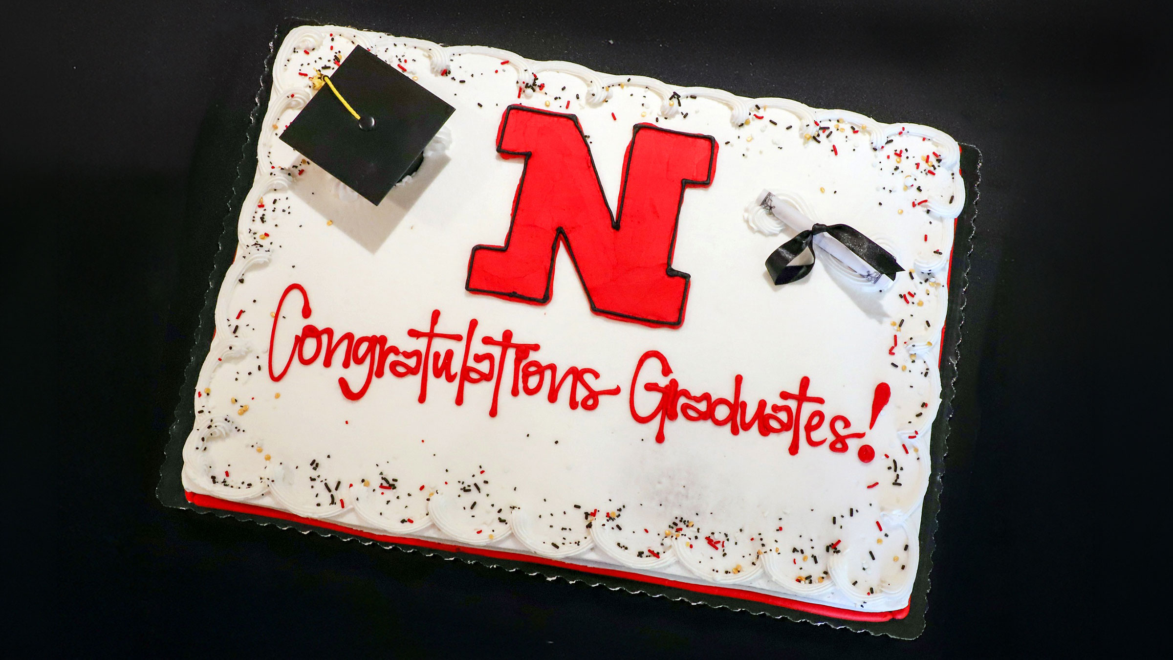 CongratsGrads-Cake_2400x1350.jpg