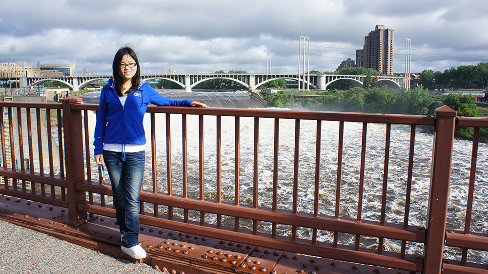 Meixiu Yu visited a dam in Minneapolis while she was in the United States.