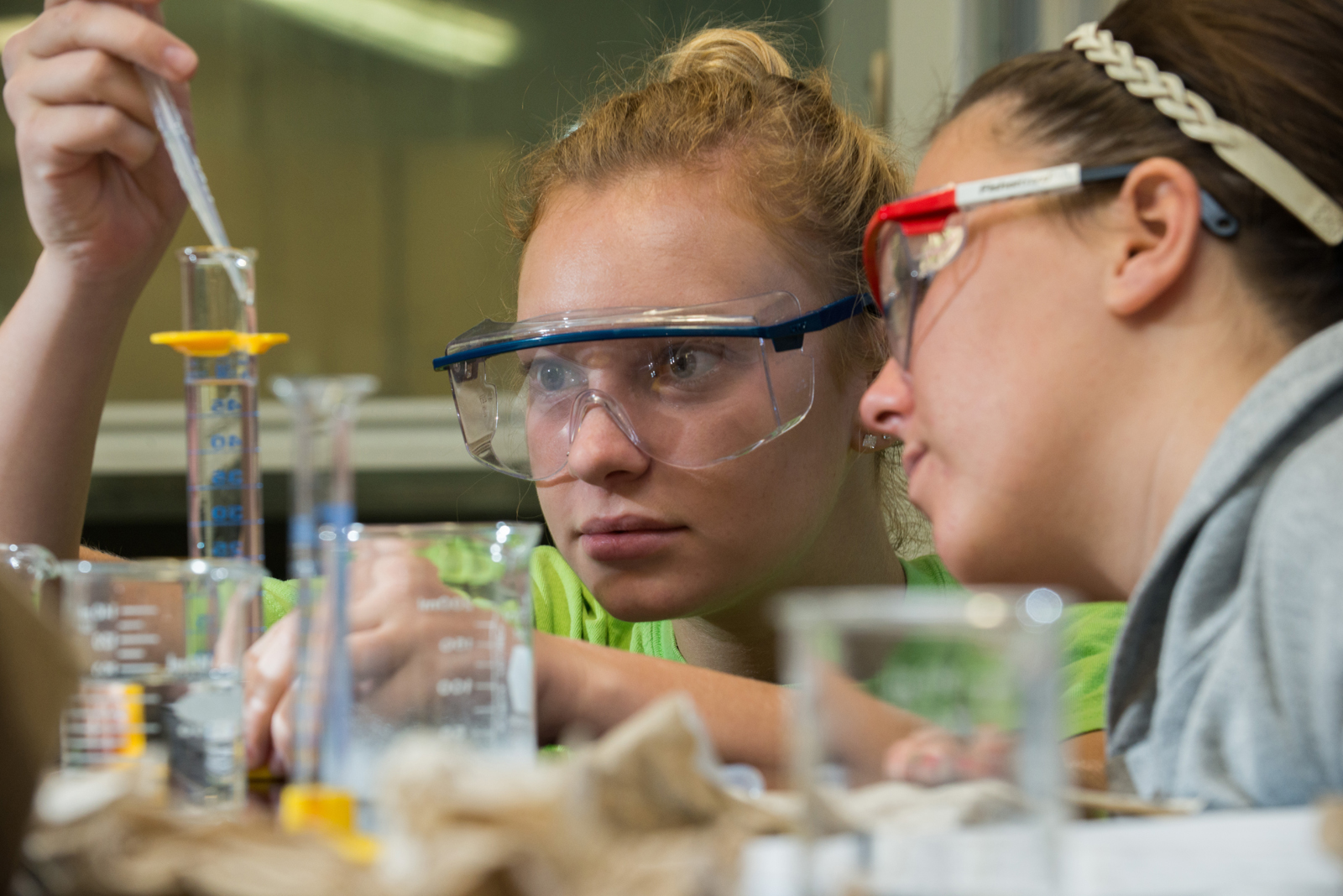UNL chemistry students work on an experiment in a Hamilton Hall lab. UNL is one of 10 institutions in the United States selected to participate in the Beckman Scholars Program this year. (Photo by Greg Nathan, University Communications)