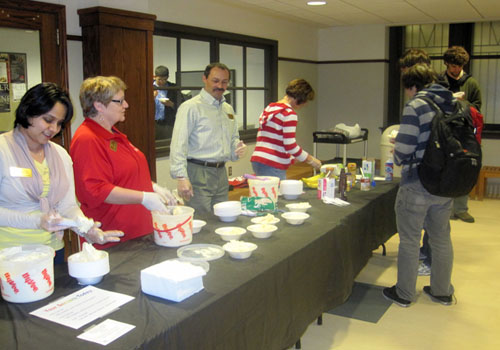 Anita Sarma, Deb Heckens, Steve Goddard, and LaRita Lang serving ice cream to students.