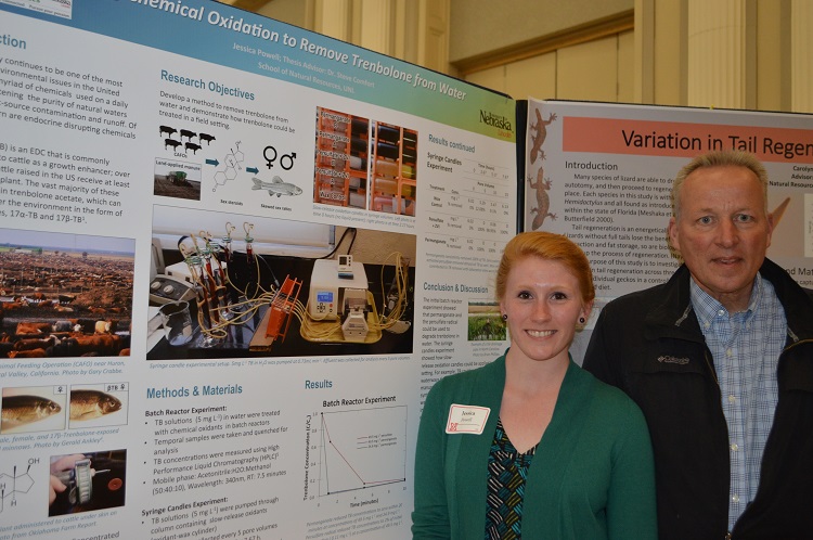 Jessica Powell and adviser Steve Comfort at the UNL Spring Research Fair on April 15. (Amanda Bergeron-Bauer | Natural Resouces)