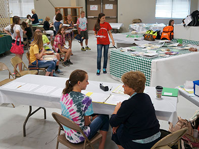 Interview Judging is an opportunity for 4-H members to talk to judges about their static exhibits and share their trials and lessons they learned. 4-H’ers also learn what the judge looks for and how to improve skills. 