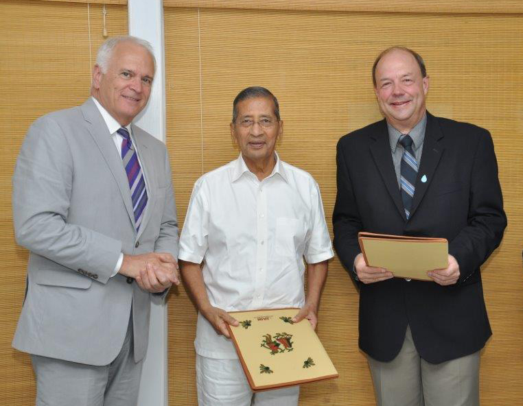 Left to right: Thomas Farrell, Senior Advisor to the Chancellor, International Affairs, University of Nebraska-Lincoln; Bhau Jain, Founder Chairman of Jain Irrigation Systems Ltd.; and Christopher Neale, Director of Research, Daugherty Water for Food Inst