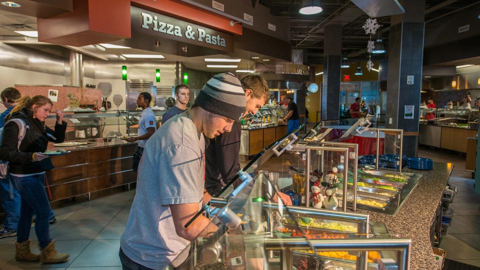 Students pick food items in UNL's Abel-Sandoz dining center. University Dining Services has launched a new app that provides information on menus and hours of service available at UNL dining centers. (Greg Nathan | University Communications)