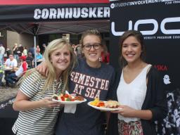 Students grab snacks at the East Campus Welcome event on Aug. 25.