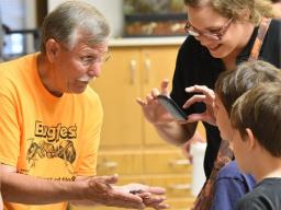  Tom Weissling | Department of Entomology Entomology Professor Fred Baxendale introduces Vinnie the vinegaroon to a BugFest guest in 2015.