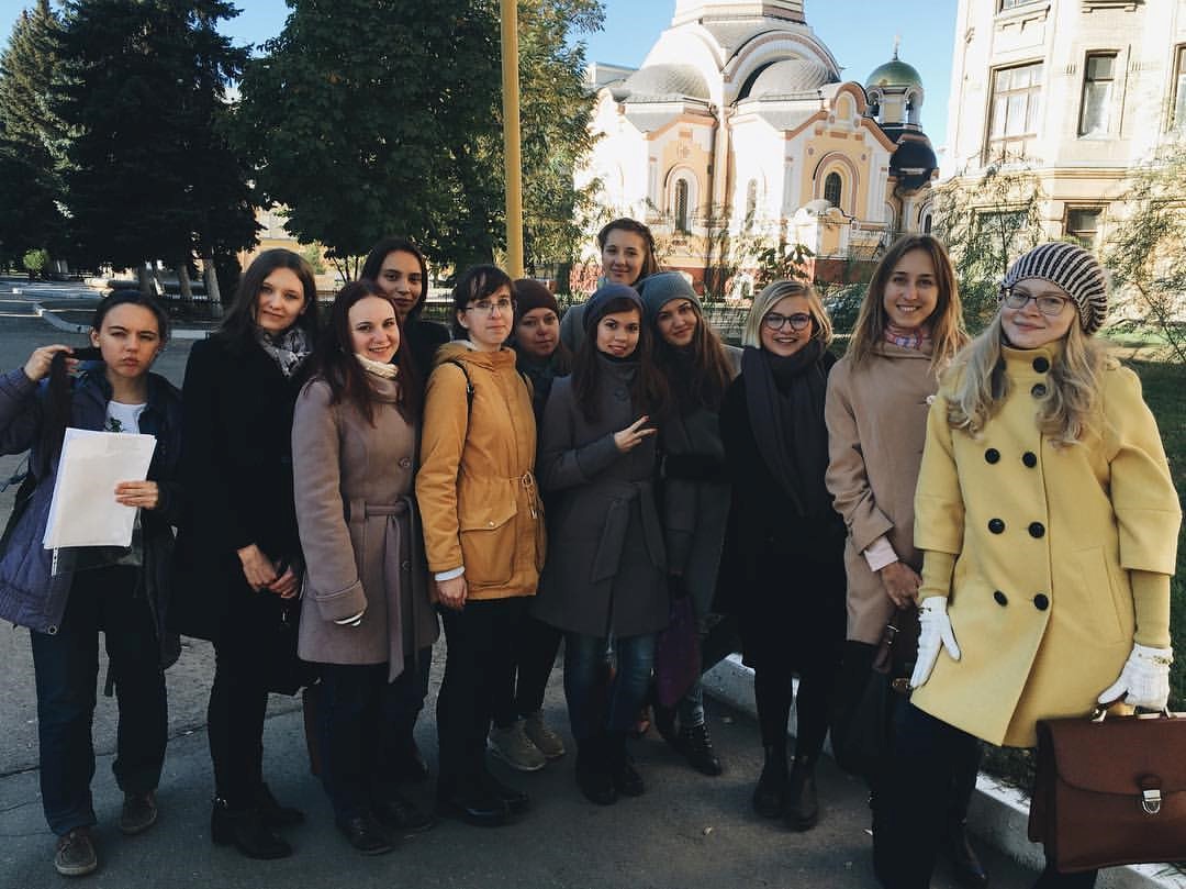 Annie (third from the right) with her students at Saratov State University campus.