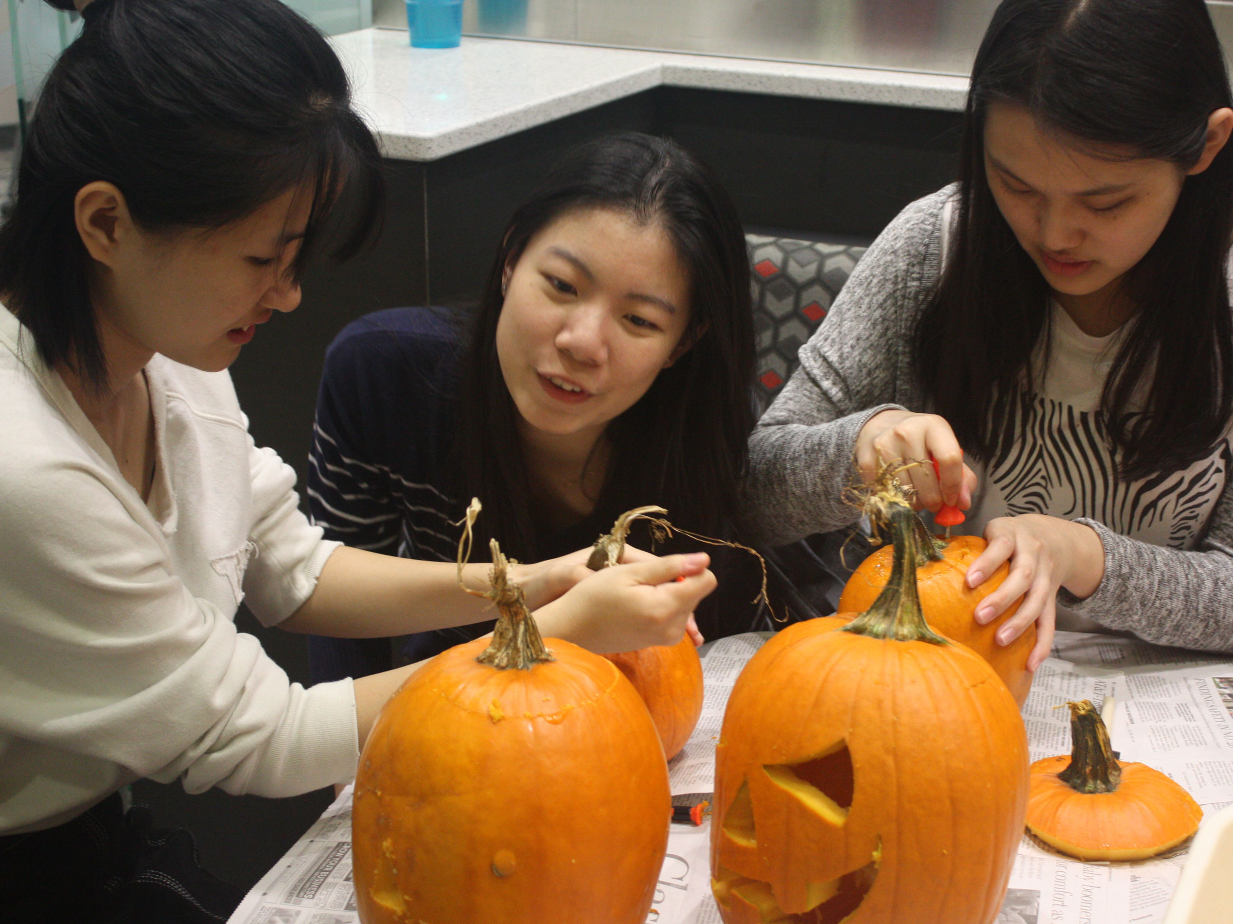 On Friday, Oct. 28, students at Coffee Talk participated in the American Halloween tradition of pumpkin carving.