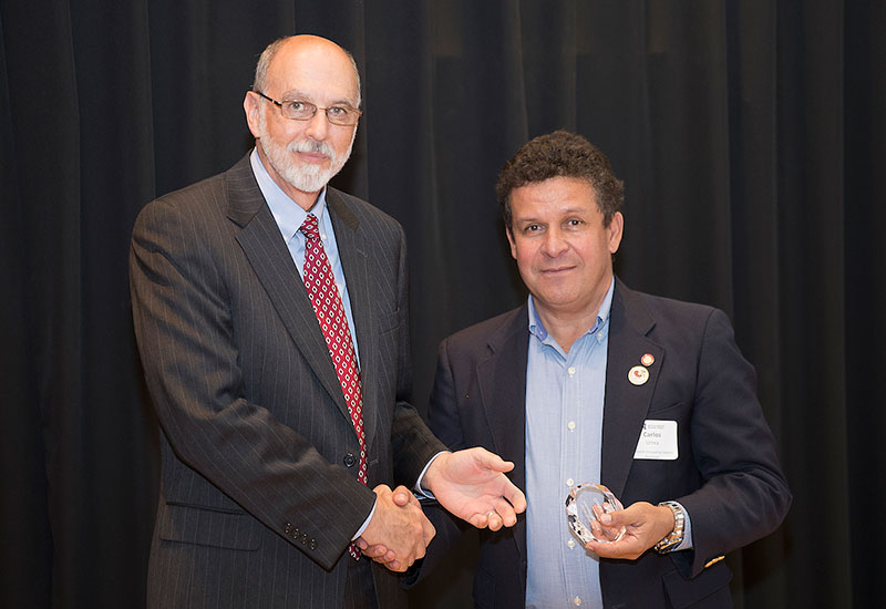 Interim IANR Vice Chancellor Ron Yoder presents an Omtvedt Innovation Award to Carlos Urrea. Craig Chandler | University Communication