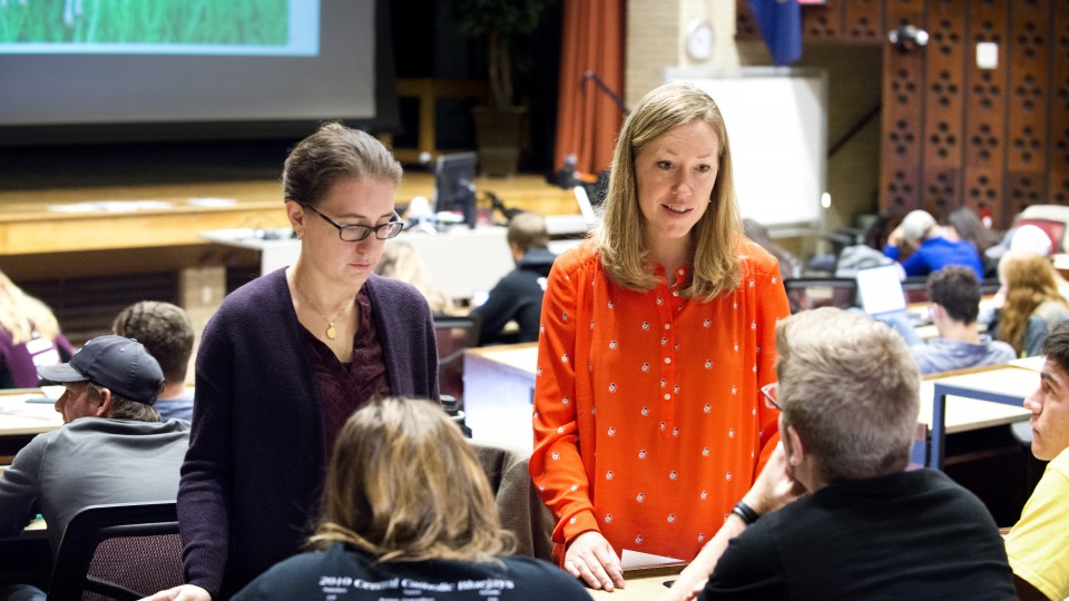 Jenny Dauer, assistant professor of natural resources, speaks with a student about a decision-making exercise. Dauer's forthcoming research is on using the decision-making model to teach scientific literacy.Jenny Dauer, assistant professor of natural reso