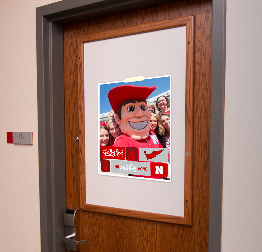 Sample Welcome Selfie sign hanging on a residence hall door.