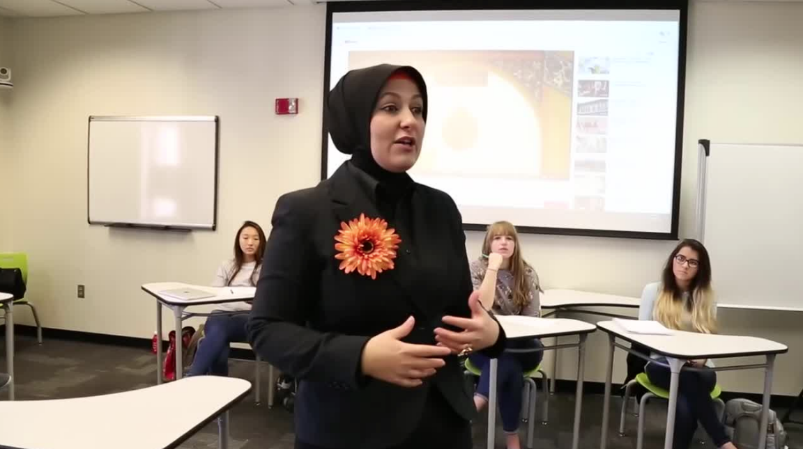 Nebraska's Abla Hasan leads a discussion in the "Women in the Qur'an" course.