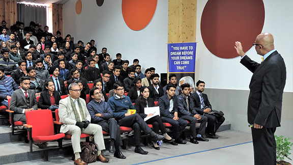 Dipra Jha lectures to faculty, staff and students at Shoolini University in India.
